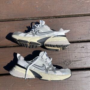 Nike V2K run size 8